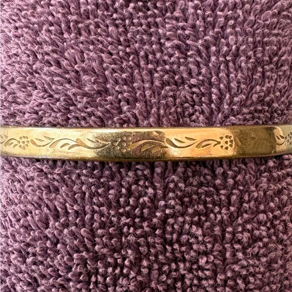 Sweet Vintage Victorian Rolled Hollow Gold Bangle Bracelet with Etched Design - Picture 13 of 13